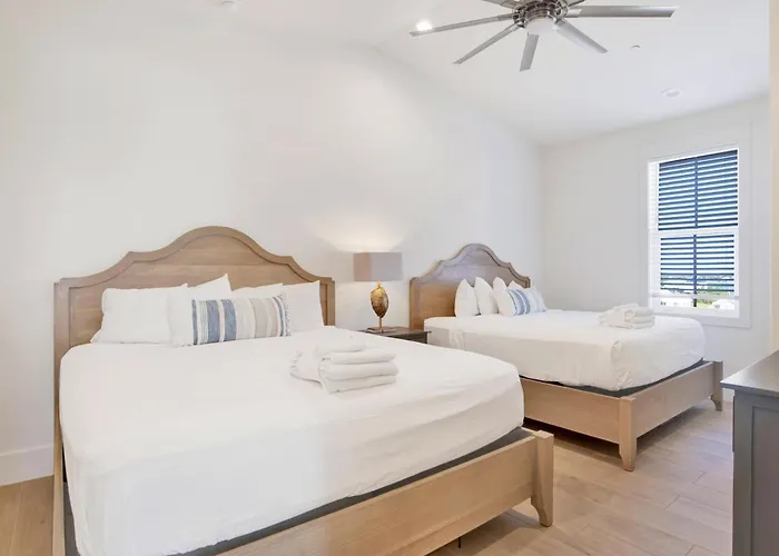 Seaside East 12 Bdrm, 115 Bath, Private Pools, Sleeps 36 Holiday home *