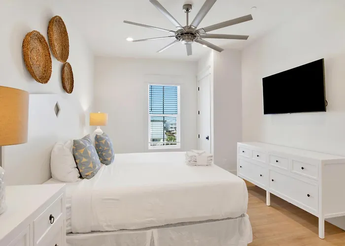 Seaside East 12 Bdrm, 115 Bath, Private Pools, Sleeps 36 *