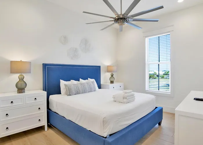 Seaside East 12 Bdrm, 115 Bath, Private Pools, Sleeps 36