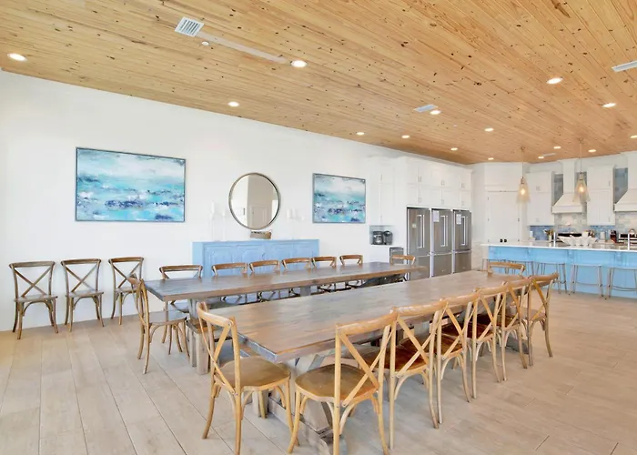 Seaside East 12 Bdrm, 115 Bath, Private Pools, Sleeps 36 Holiday home